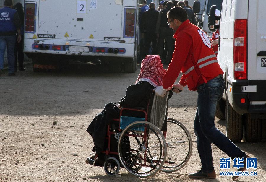 首批霍姆斯难民开始从战区撤出