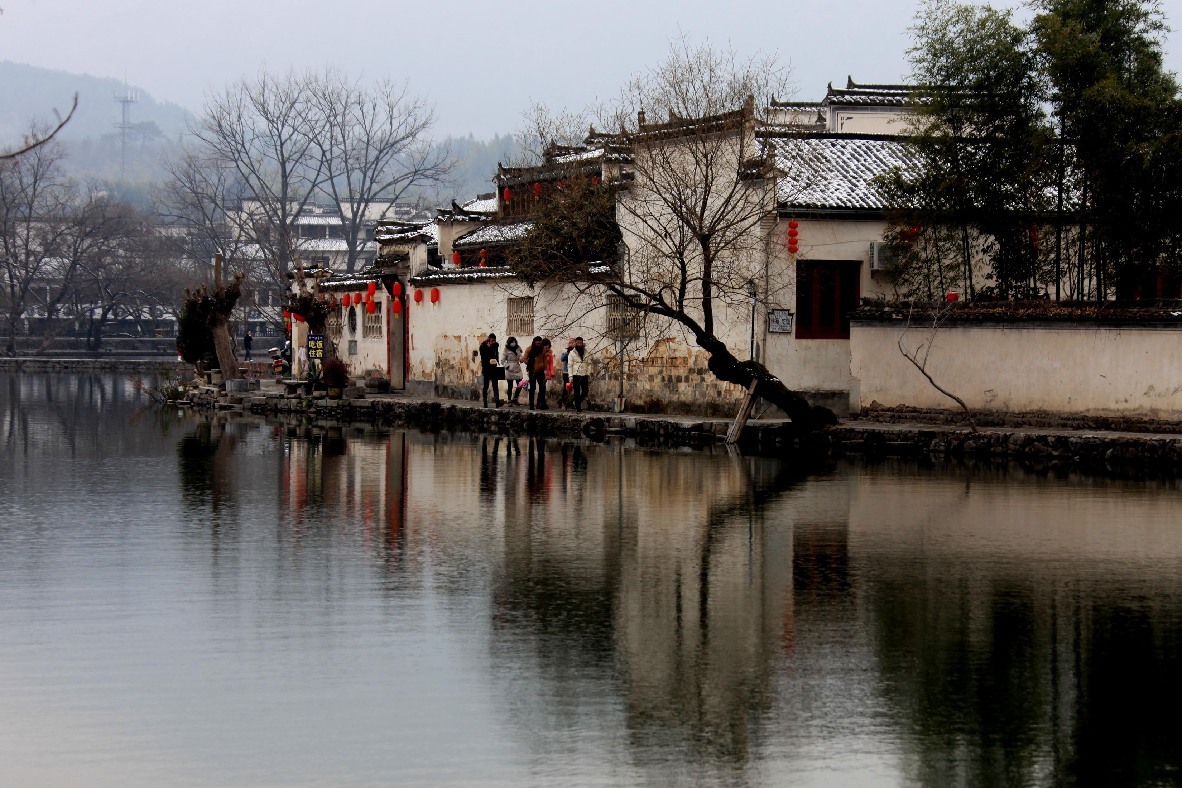 中国最早的历史文化名村，被列入世界文化遗产游人如织_宏村