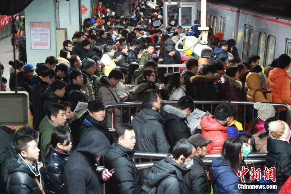 春节长假过后北京地铁恢复满载