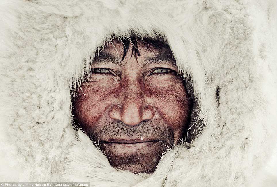 英國攝影師用鏡頭記錄下正在消失的原始部落