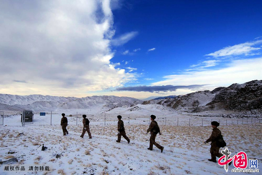 图为新疆军区某边防团苏海图哨所巡逻小分队回到哨所。中国网图片库 蔡增乐/摄