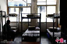 中国邮政储蓄银行广州大道北的一家网点大堂经理称，由于押运人员没有将印章等物品送来，导致银行无法开展现金业务，至于何时恢复正常仍然未知。中国农业银行广东分行营业部发出公告称，因押运公司钞箱押运问题，故钞箱未能及时到达网点，影响了柜台部分业务的办理。