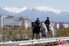 2014年2月7日，俄羅斯索契，2014索契冬奧會開幕日，安保人員巡視奧林匹克公園。圖片作者:CFP/CFP