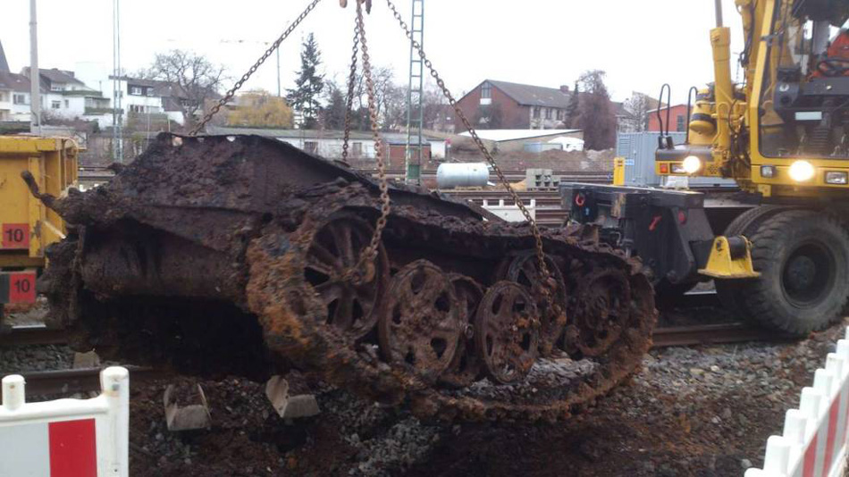 德国一建筑工地发现纳粹德国坦克残骸