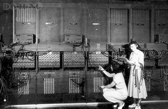 1946年2月14日世界上第一台电脑诞生
