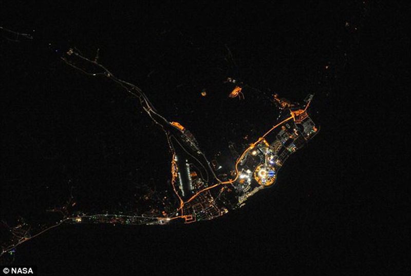 国际空间站宇航员拍到的奥运圣火