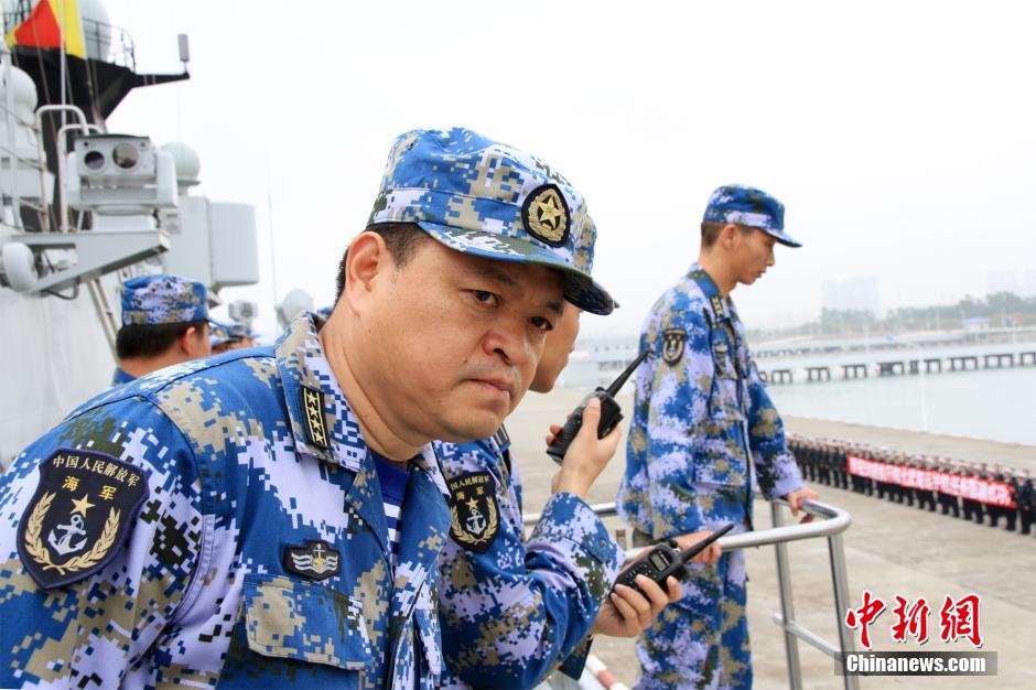 中國海軍黃山艦執行敘化武海運護航任務起航[組圖]