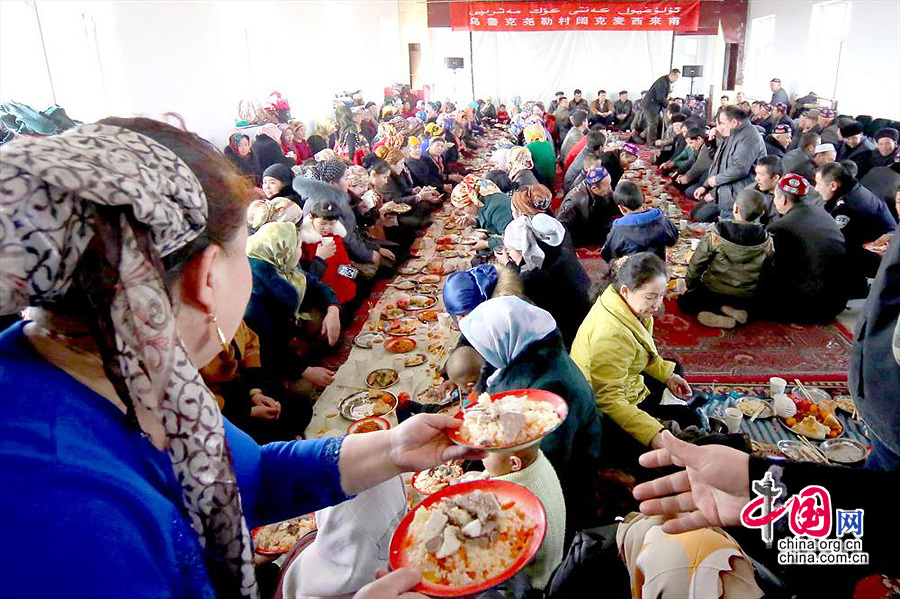 新疆哈密舉辦“青苗麥西來甫”為春耕祈福