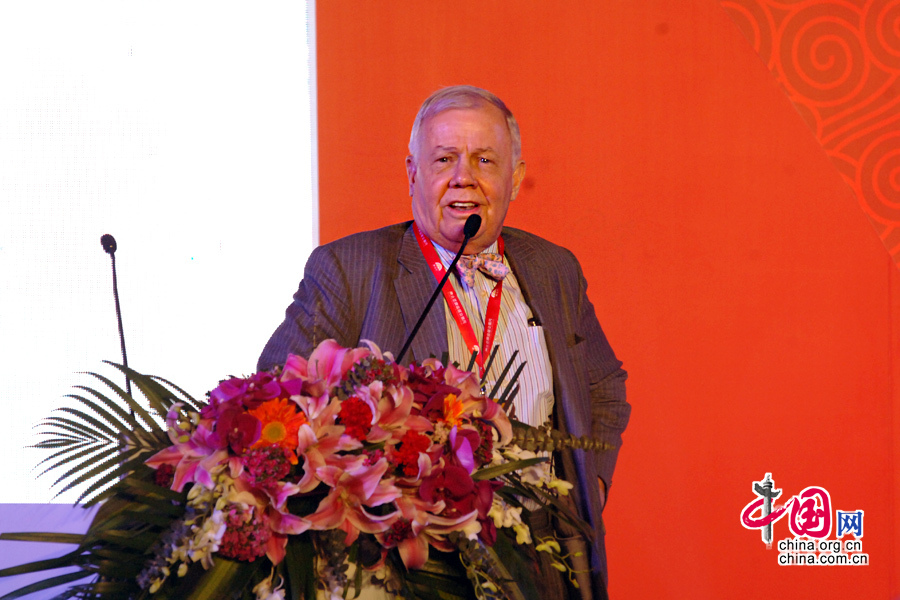 東北亞貴金屬交易所開業慶典暨中國交易市場（第一屆）高峰論壇于2月21日在大連國際會議中心舉行。國際著名投資大師、量子基金聯合創始人吉姆·羅傑斯發言。