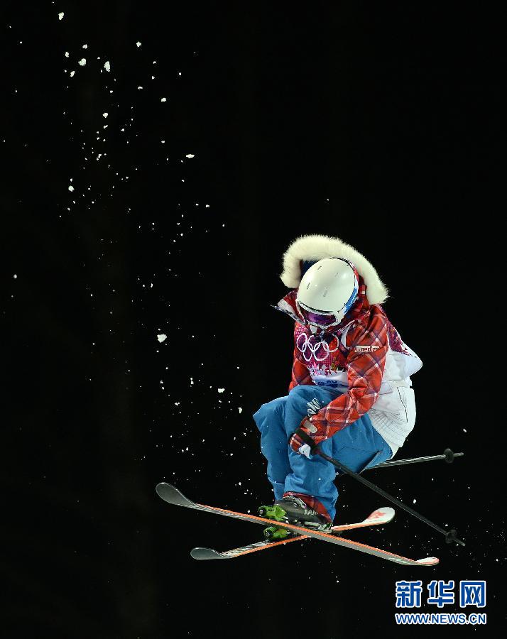2月20日，法国选手马蒂诺在比赛中。当日，在2014年索契冬奥会自由式滑雪女子U型场地技巧比赛中，法国选手马蒂诺以85.40分的成绩获得亚军。