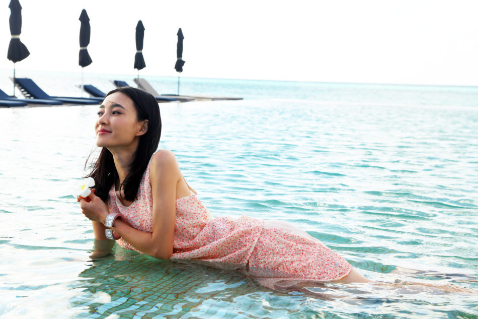 王丽坤<em>泳池</em>湿身<em>写真</em> 清新灵动笑靥如花(图) _ 中