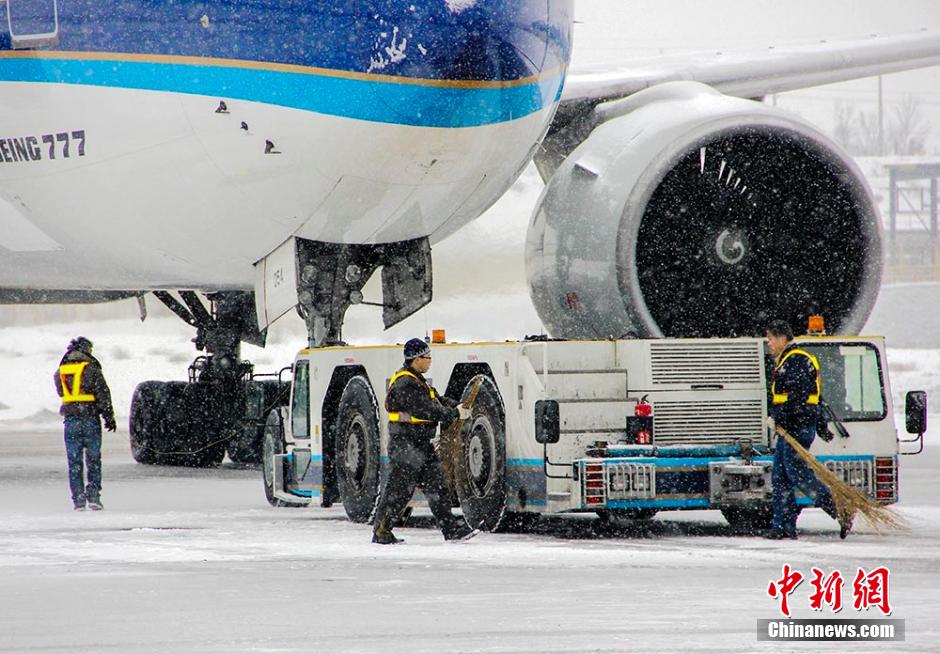 连续降雪25小时 乌鲁木齐机场八度关闭