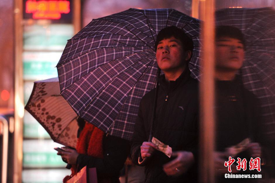 北京大部地区喜降春雨 雾霾或被驱散