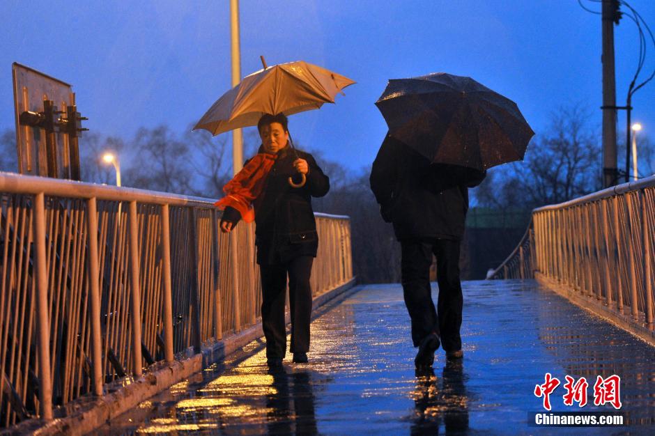 北京大部地區(qū)喜降春雨 霧霾或被驅(qū)散