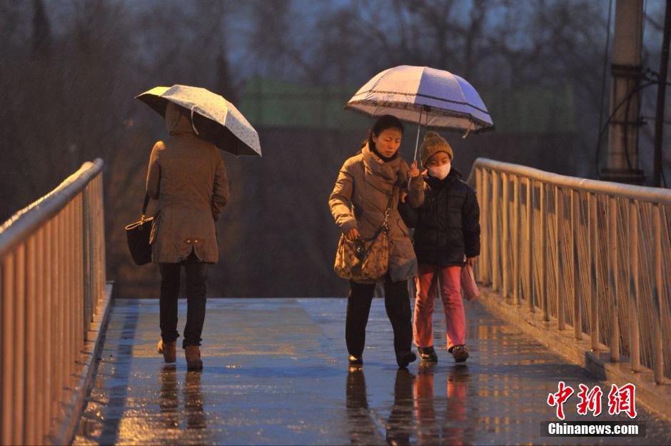 北京大部地區(qū)喜降春雨 霧霾或被驅(qū)散