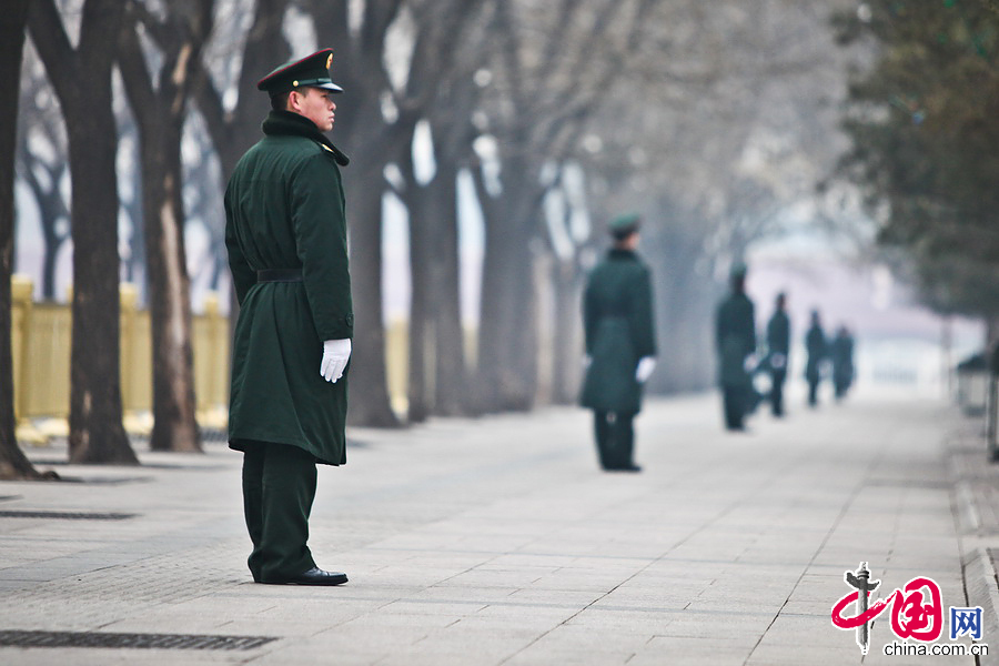 3月3日，兩會(huì)開幕前夕，天安門、人民大會(huì)堂及周邊地區(qū)安保全面升級(jí)。 中國(guó)網(wǎng)記者 鄭亮攝影