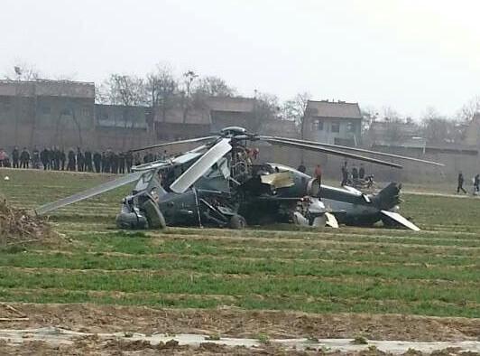 实拍一架武直10直升机在陕西渭南坠落