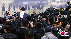 3月3日，中國人民政治協商會議第十二屆全國委員會第二次會議在北京人民大會堂開幕。政協委員姚明在入場時被記者團團圍住。