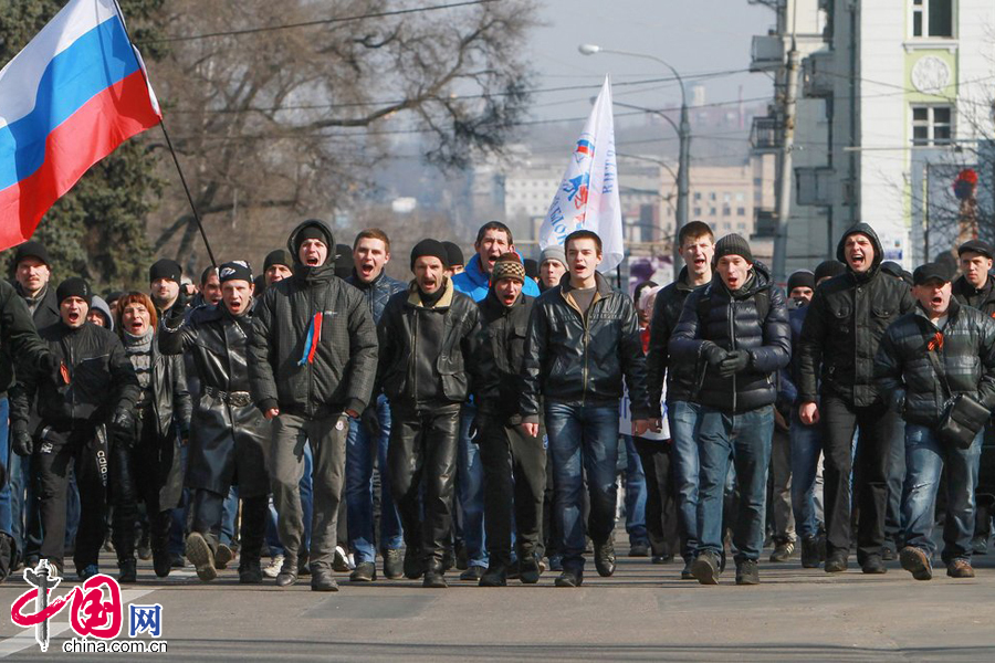 當地時間2014年3月9日，烏克蘭頓涅斯克，烏克蘭親俄民舉行集會。 圖片來源：CFP