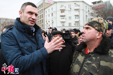 当地时间2014年3月9日，乌克兰顿涅斯克，乌克兰反政府示威领导人克里琴科与支持者会见。