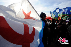 当地时间2014年3月9日，俄罗斯圣彼得堡，俄罗斯民众举行游行，声援在乌克兰克里米亚地区生活的俄罗斯同胞。