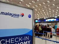 马航失联航班部分中国乘客家属乘飞机前往吉隆坡