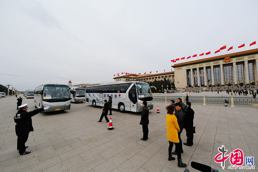3月12日上午9时，政协十二届二次会议闭幕。 中国网记者 杨佳摄影