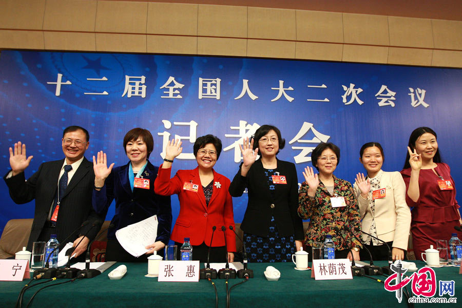 3月12日，十二屆全國人大二次會議新聞中心在梅地亞中心多功能廳舉行記者會。 中國網記者 高聰攝影
