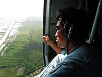 越南直升机在内陆地区搜索马航失联客机[组图]
