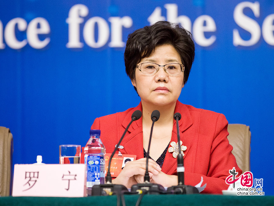 3月12日，全国人大代表、贵州省妇联主席罗宁表示要加大对关注留守儿童的关注。