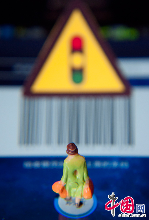 2014年3月14日，虚拟信用卡和二维码支付。 中国网图片库吕建设摄影