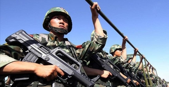 新疆乌鲁木齐对一线民警进行反恐实战训练