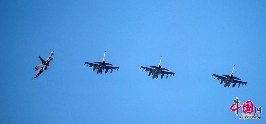 美國首批12架F16戰機赴烏克蘭鄰國軍演[組圖]