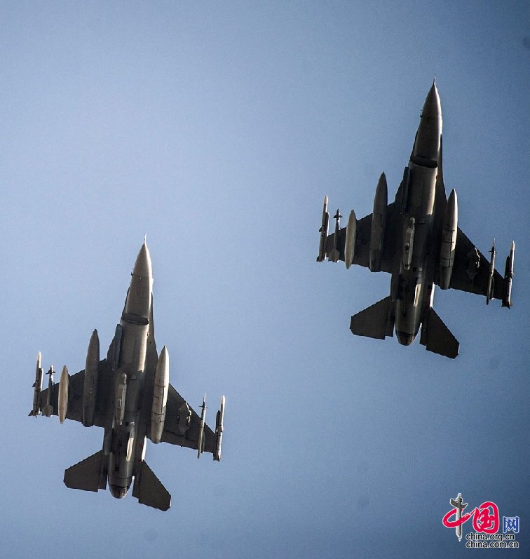 美國首批12架F16戰機赴烏克蘭鄰國軍演[組圖]