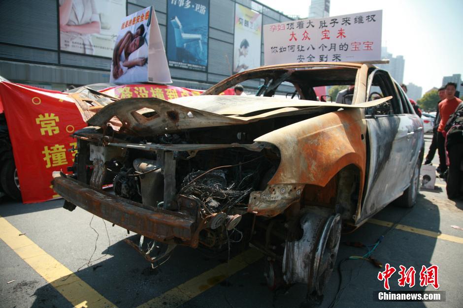 “問題”車展杭州上演 百餘輛豪車車主集體維權