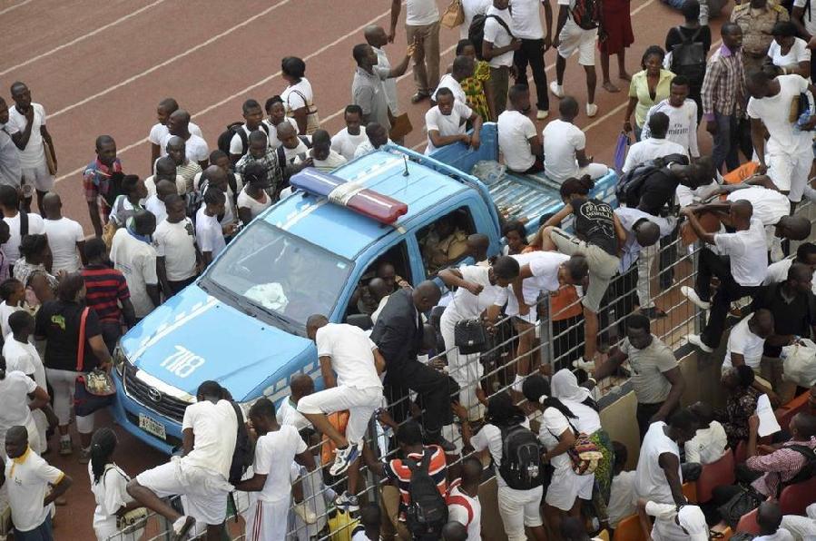 尼日利亚公务员招聘会发生踩踏 14人死亡