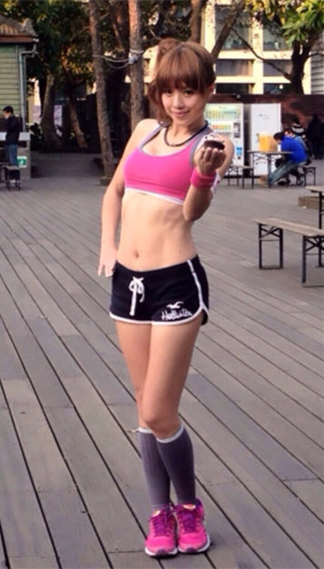 43岁辣妈白皙<em>小腹</em>秀<em>马甲线</em>似少女 那些不老魔