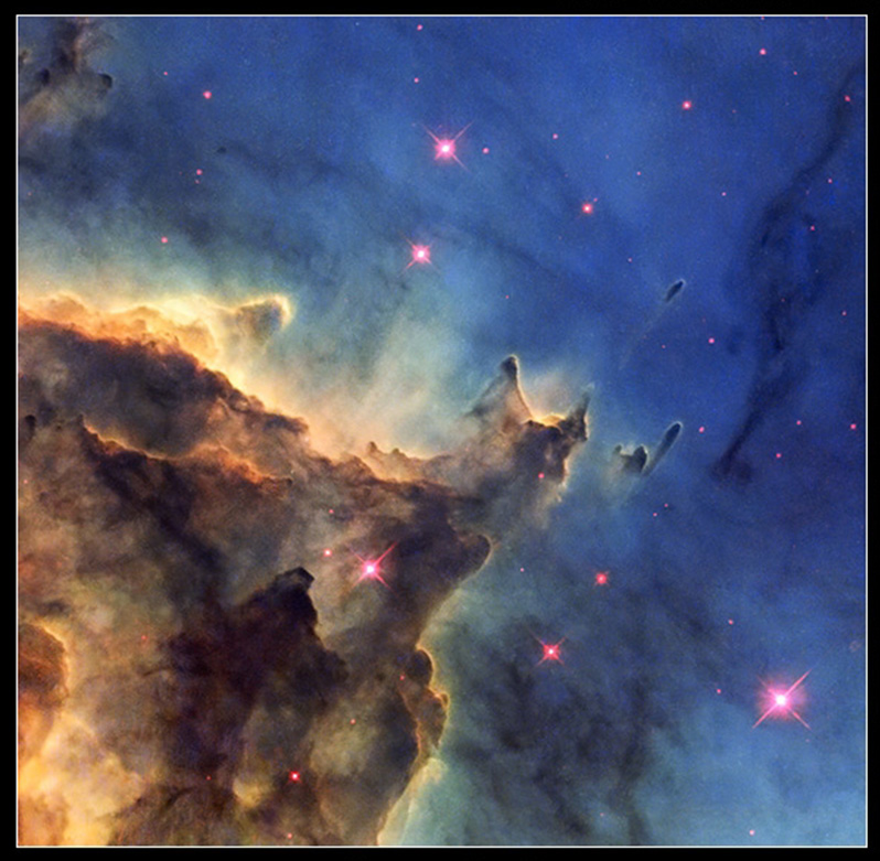 当地时间3月17日，NASA发布一组由哈勃望远镜捕捉的猴头星云（NGC 2174）绚丽图片，纪念哈勃望远镜24岁“生日”。
