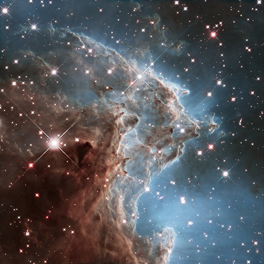 当地时间3月17日，NASA发布一组由哈勃望远镜捕捉的猴头星云（NGC 2174）绚丽图片，纪念哈勃望远镜24岁“生日”。