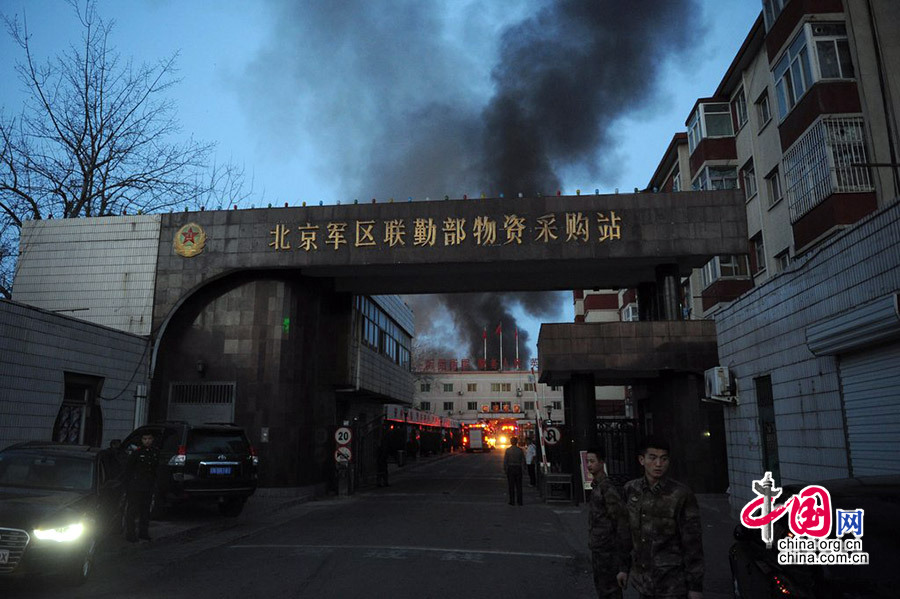 2014年03月22日，北京，北京丰台区一库房发生火灾，现场浓烟滚滚。