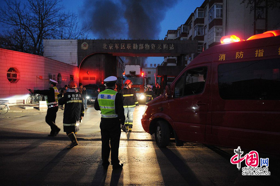 2014年03月22日，北京，北京豐台區一庫房發生火災，現場濃煙滾滾。