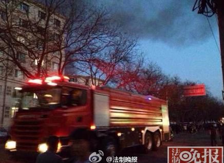 2014年03月22日，北京，北京丰台区一库房发生火灾，现场浓烟滚滚。