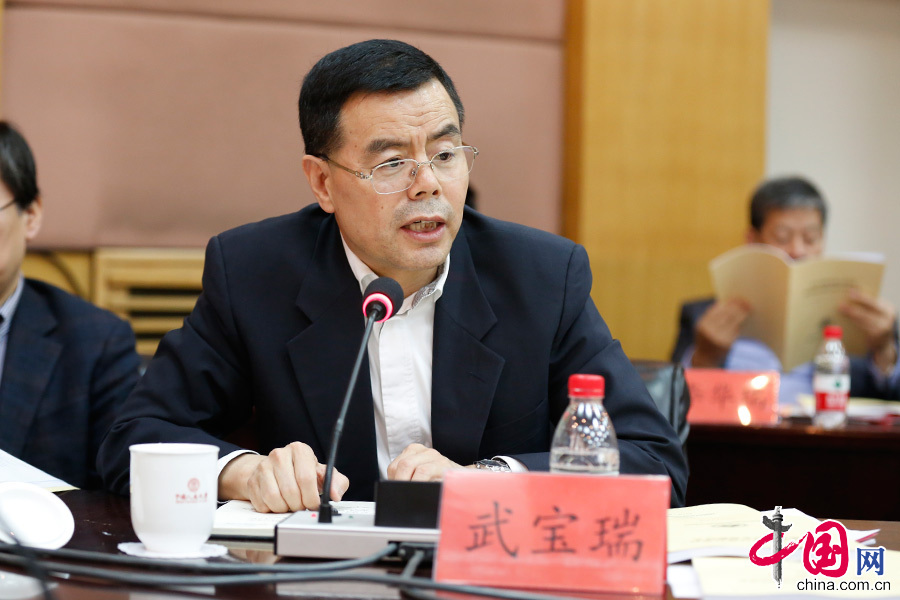 中国人民大学书报资料中心主任、党委书记武宝瑞主持会议。中国网记者 董宁摄