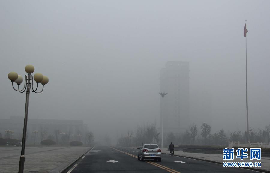 全国多地遭受雾霾袭击