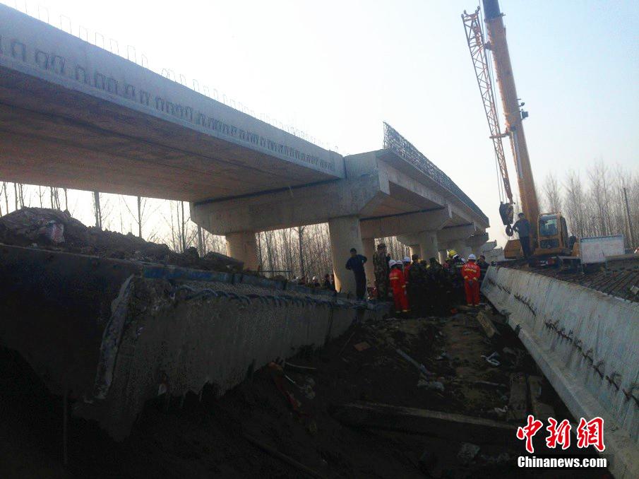 河南信阳罗山发生桥梁坍塌事故 致2死3伤