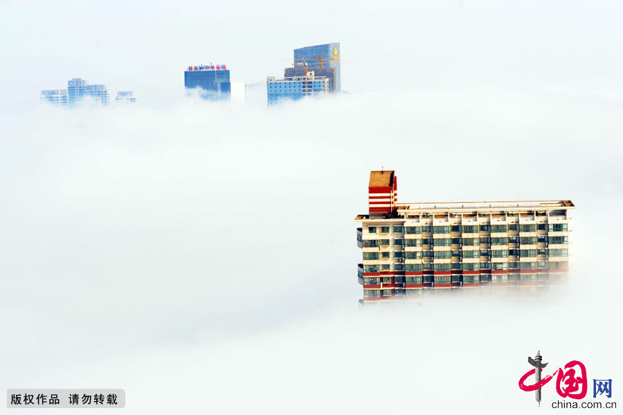 壮观,平流雾,蔓延,城市,建筑,连云港,江苏,