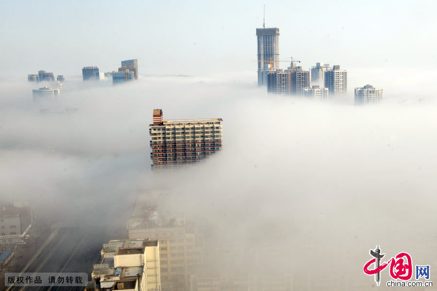 壮观,平流雾,蔓延,城市,建筑,连云港,江苏,