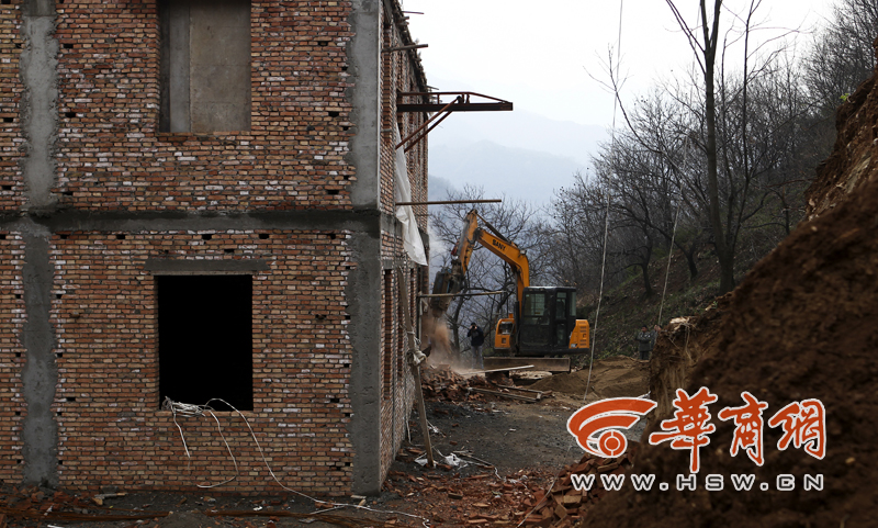 秦嶺保護區19棟違建別墅將分兩輪拆除 昨日拆3棟