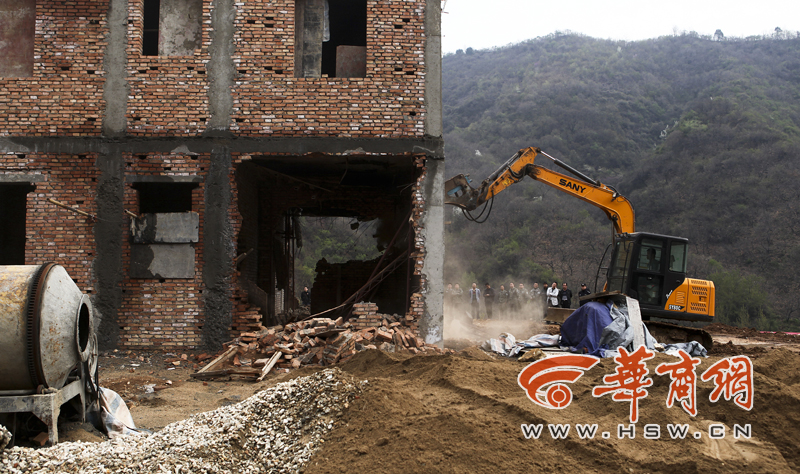 秦嶺保護區19棟違建別墅將分兩輪拆除 昨日拆3棟