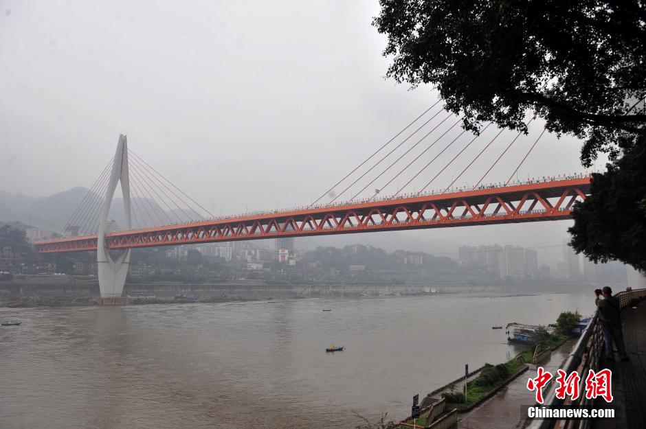 重庆东水门长江大桥通车 大桥修建刷新多项纪录